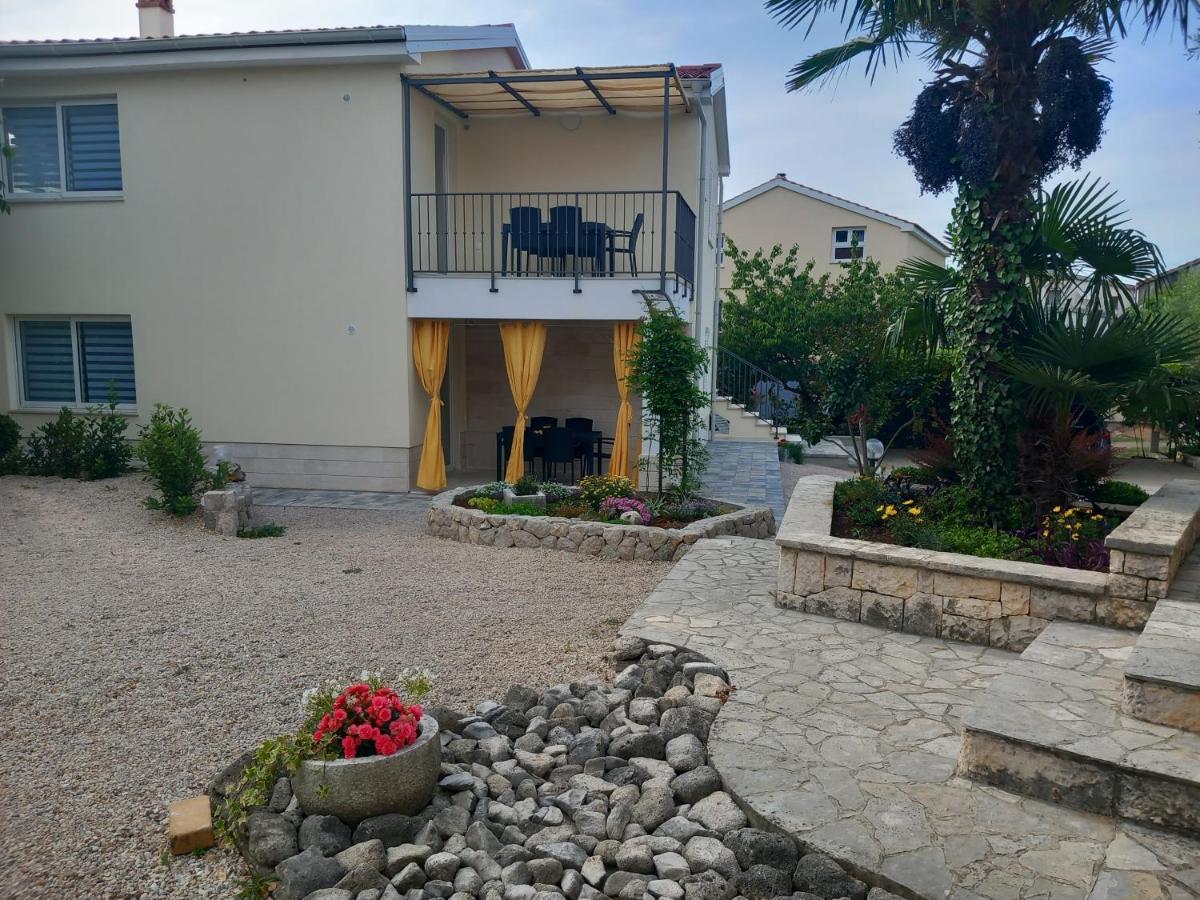 Apartman Ivona Na 1. Katu Malinska Exterior foto