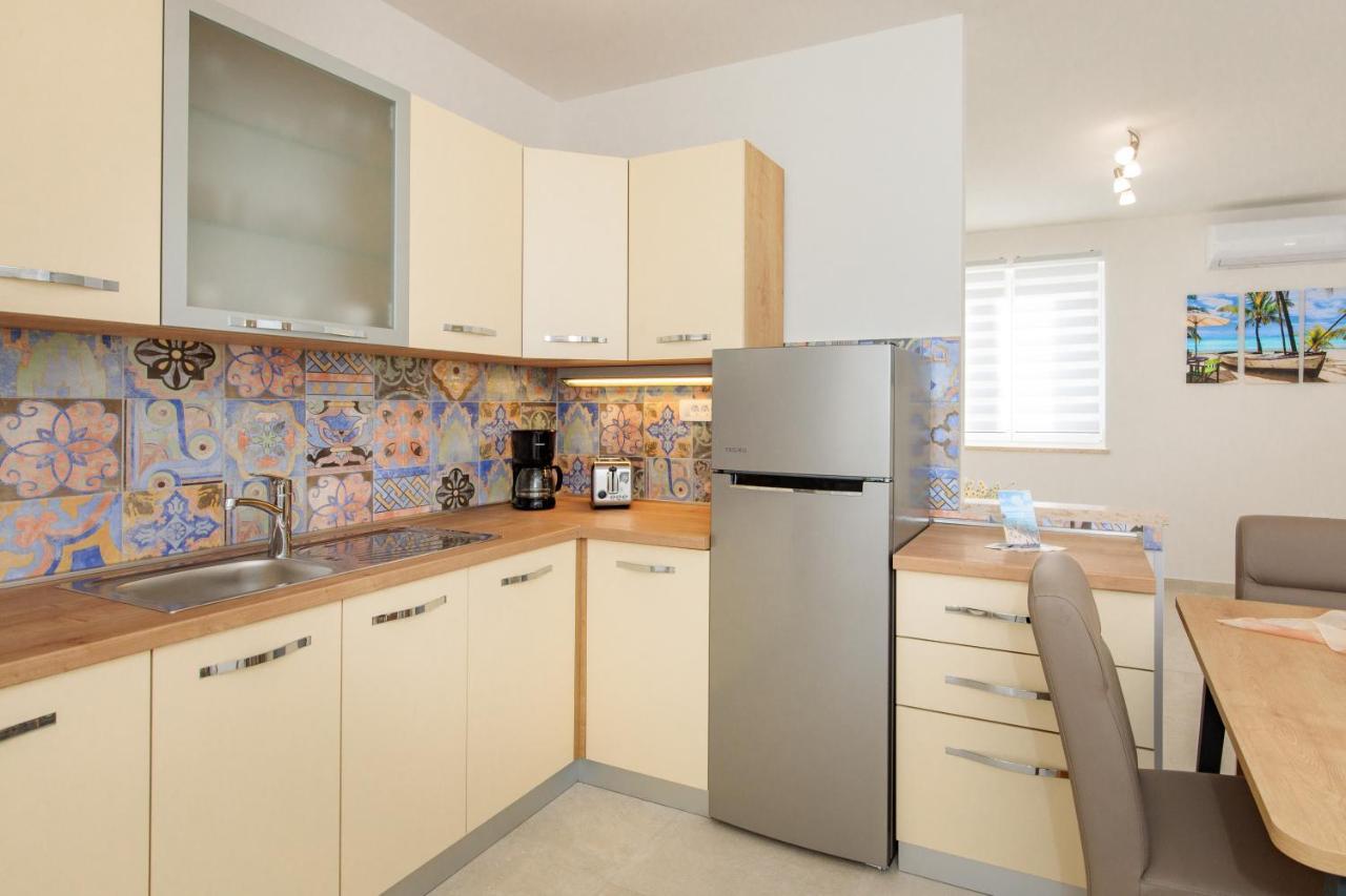 Apartman Ivona Na 1. Katu Malinska Exterior foto