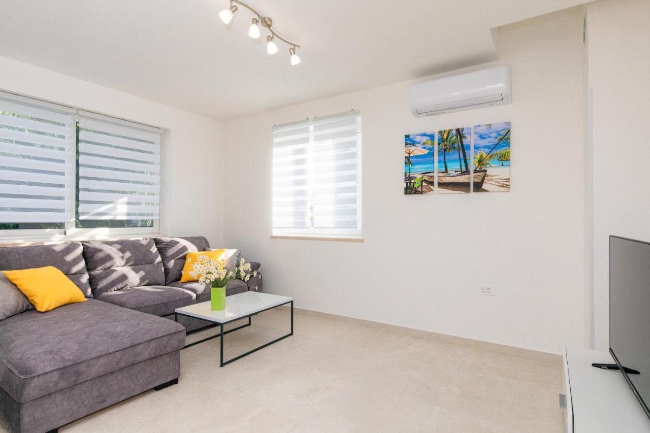 Apartman Ivona Na 1. Katu Malinska Exterior foto